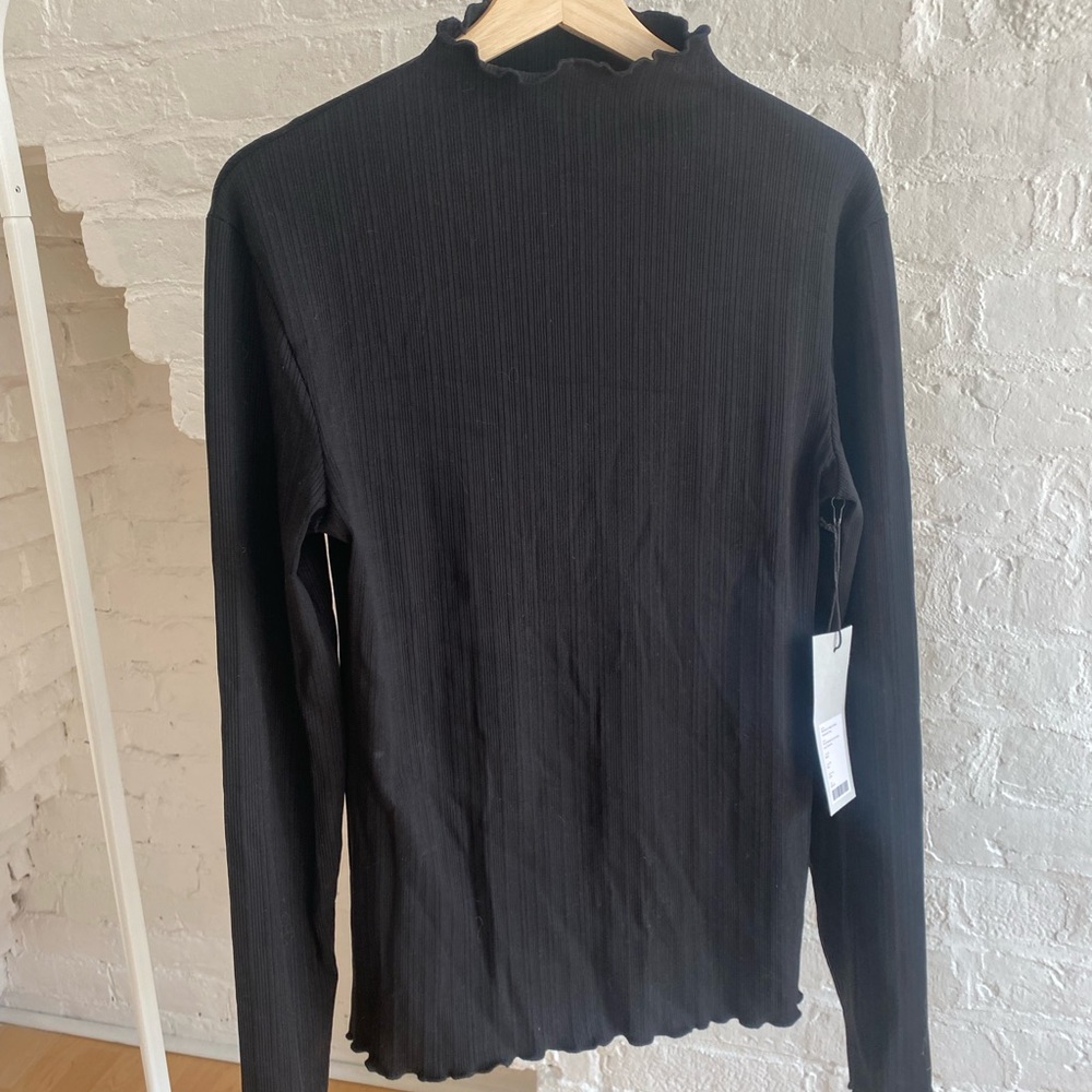 NWT Kotn Textured Turtleneck. Size M.